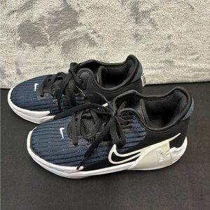 Nike Kids LeBron Witness 6 Black, White & Navy Obsidian Sneakers Size 1Y NWOT